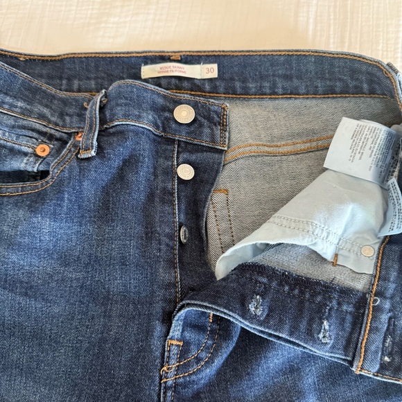 Levi's Women's Skinny Jeans - Dark Wash Blue - Picture 8 of 10